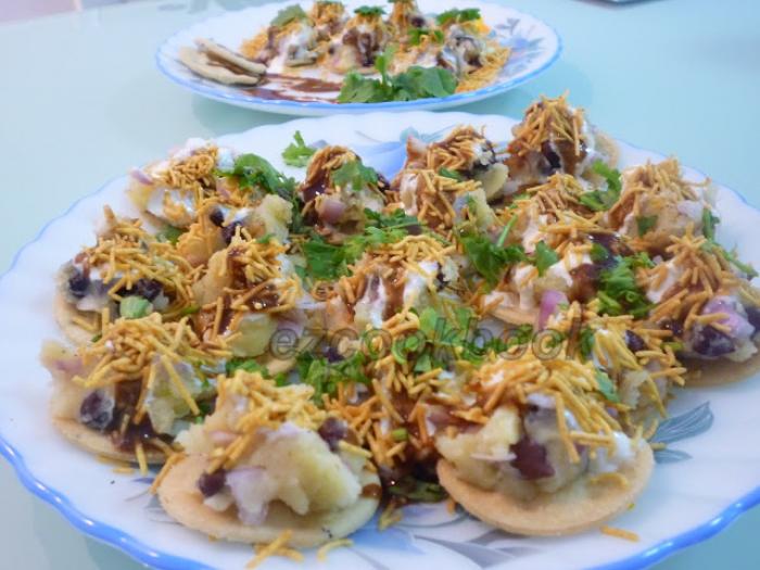 Toast Sev Puri, a tour attraction in Mumbai, Maharashtra, India