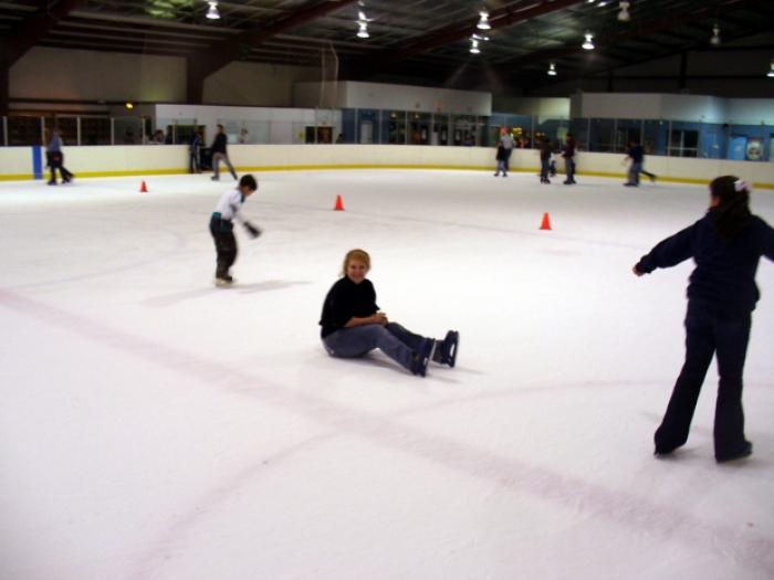 Festival Mall Ice Arena, a tour attraction in Kempton Park iNingizimu Afrika