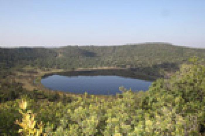  Tswaing Meteorite Crater, a tour attraction in EGoli iNingizimu Afrika