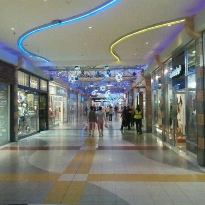 Rosebank Mall, a tour attraction in EGoli iNingizimu Afrika