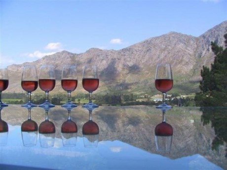 Intercontinental hotel OR TAMBO airport, a tour attraction in  iNingizimu Afrika