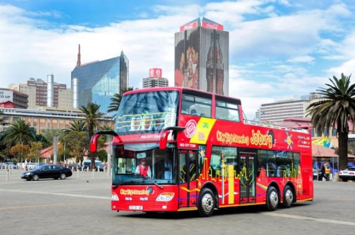 Bus about Joburg on a Hop On, Hop Off basis, a tour attraction in EGoli iNingizimu Afrika