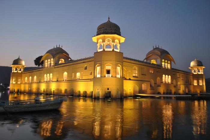 Jal Mahal, a tour attraction in Jaipur India