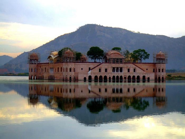 Jal Mahal, a tour attraction in Jaipur India