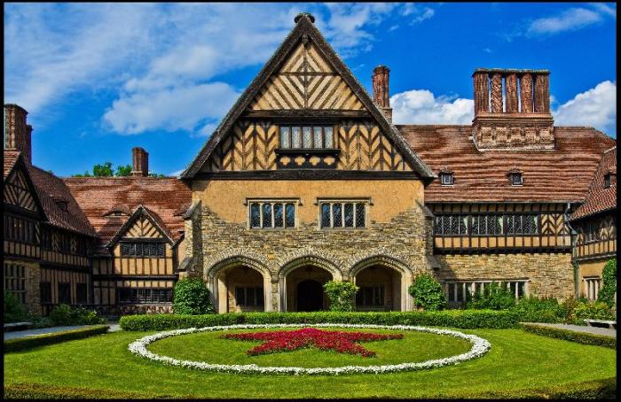 Schloss Cecilienhof, a tour attraction in Potsdam Deutschland