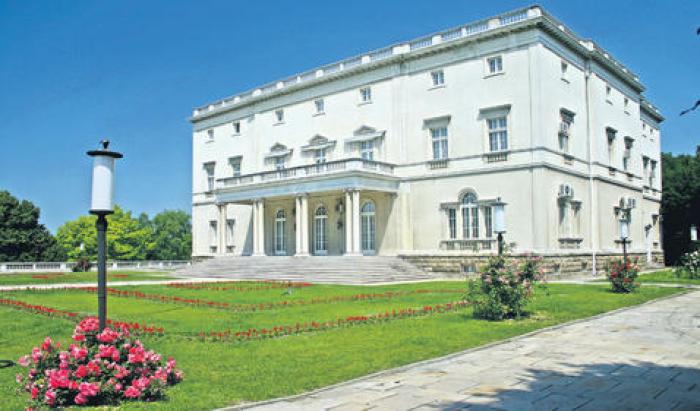 Beli dvor, a tour attraction in Београд Србија