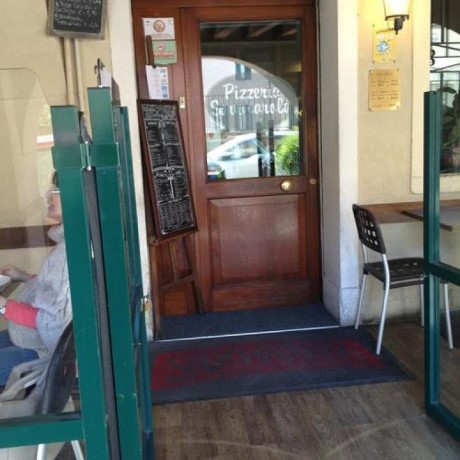 Pizzeria Savonarola, a tour attraction in Padua, Italy 